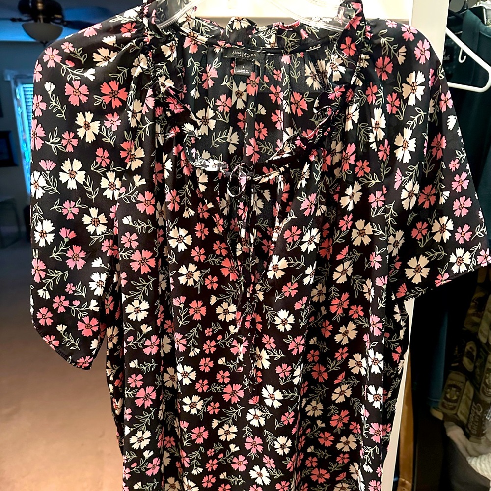 EUC 3 for $20 ANN TAYLOR FLORAL TIE TOP SZ LARGE